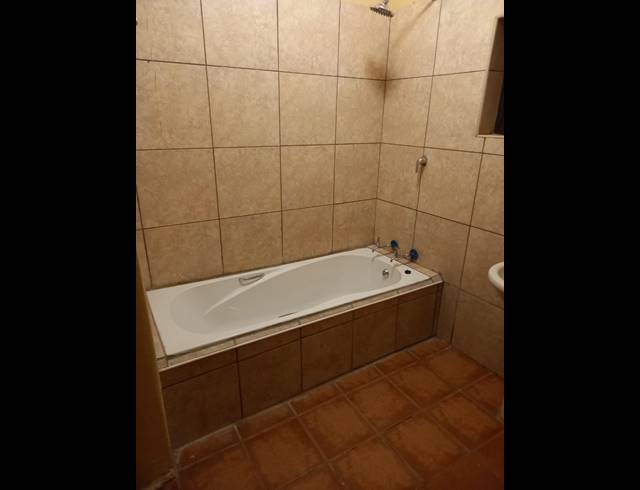5 BEDROOM HOUSE FOR SALE IN MAKHADO
